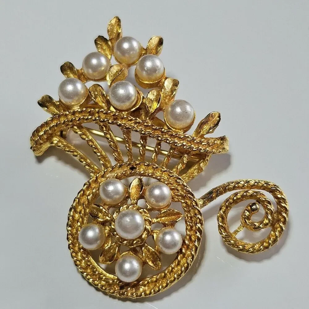 Vintage Gold Tone Faux Pearl Wheelbarrow of Flowers Pin Brooch